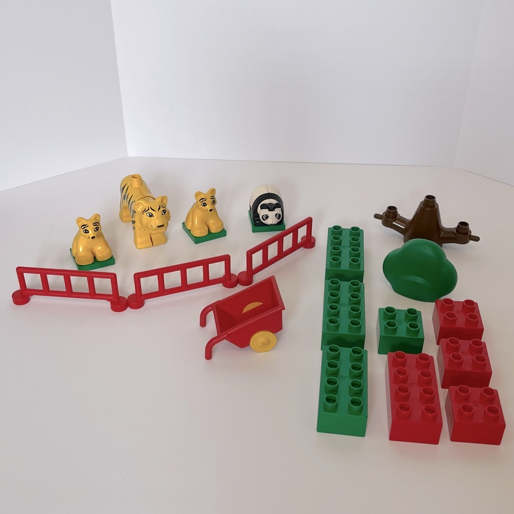 Vintage LEGO Duplo Jungle Tiger Pieces Part of Set 2664 *Incomplete* from 1990